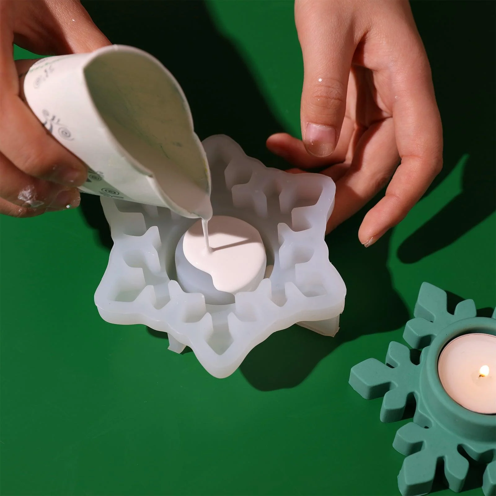 Christmas Leaf Tealight Candle Holder Silicone Mold - Image 3