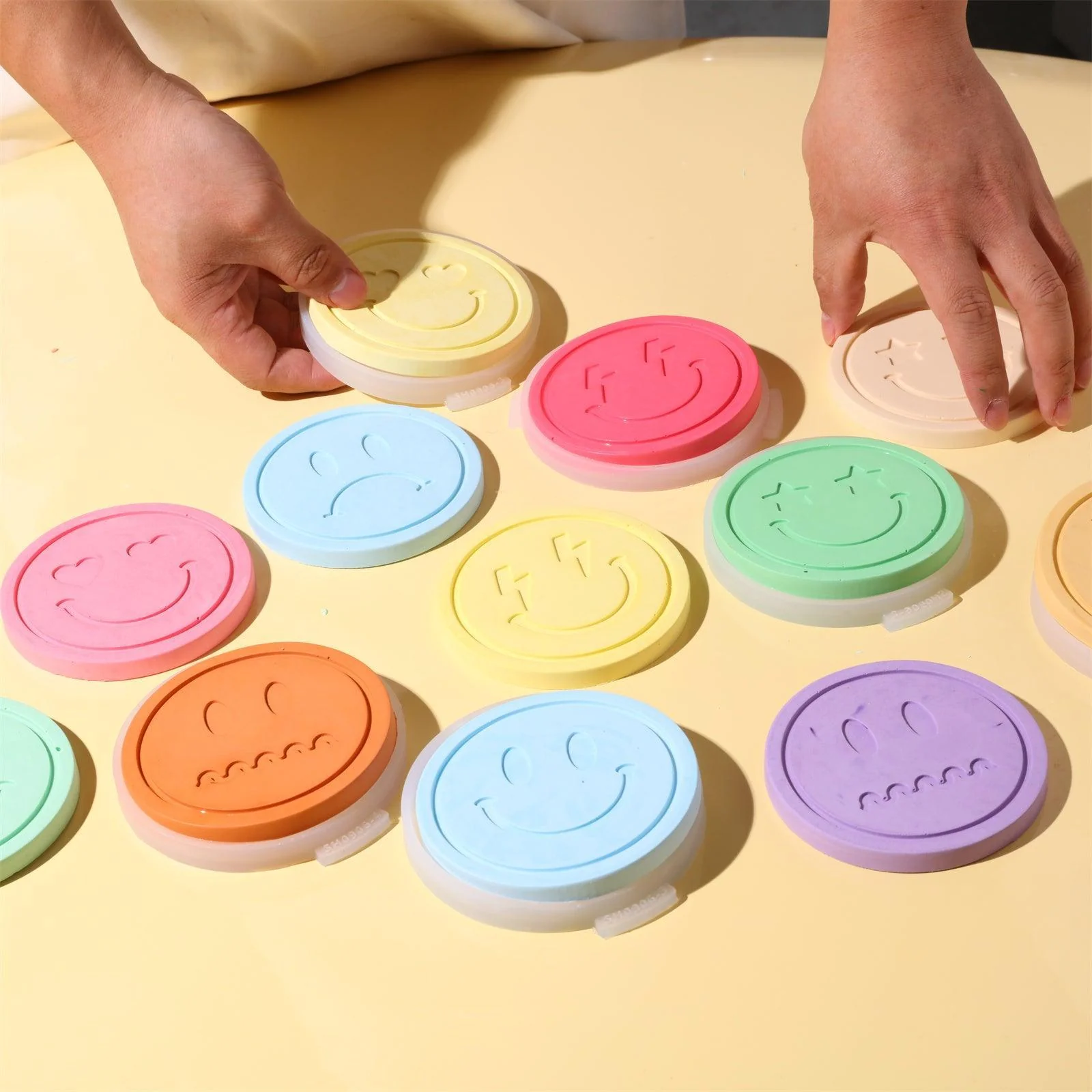 Boowannite Aqua Resin Crafts Making Kit with Smile Coaster Silicone Mold - Image 6
