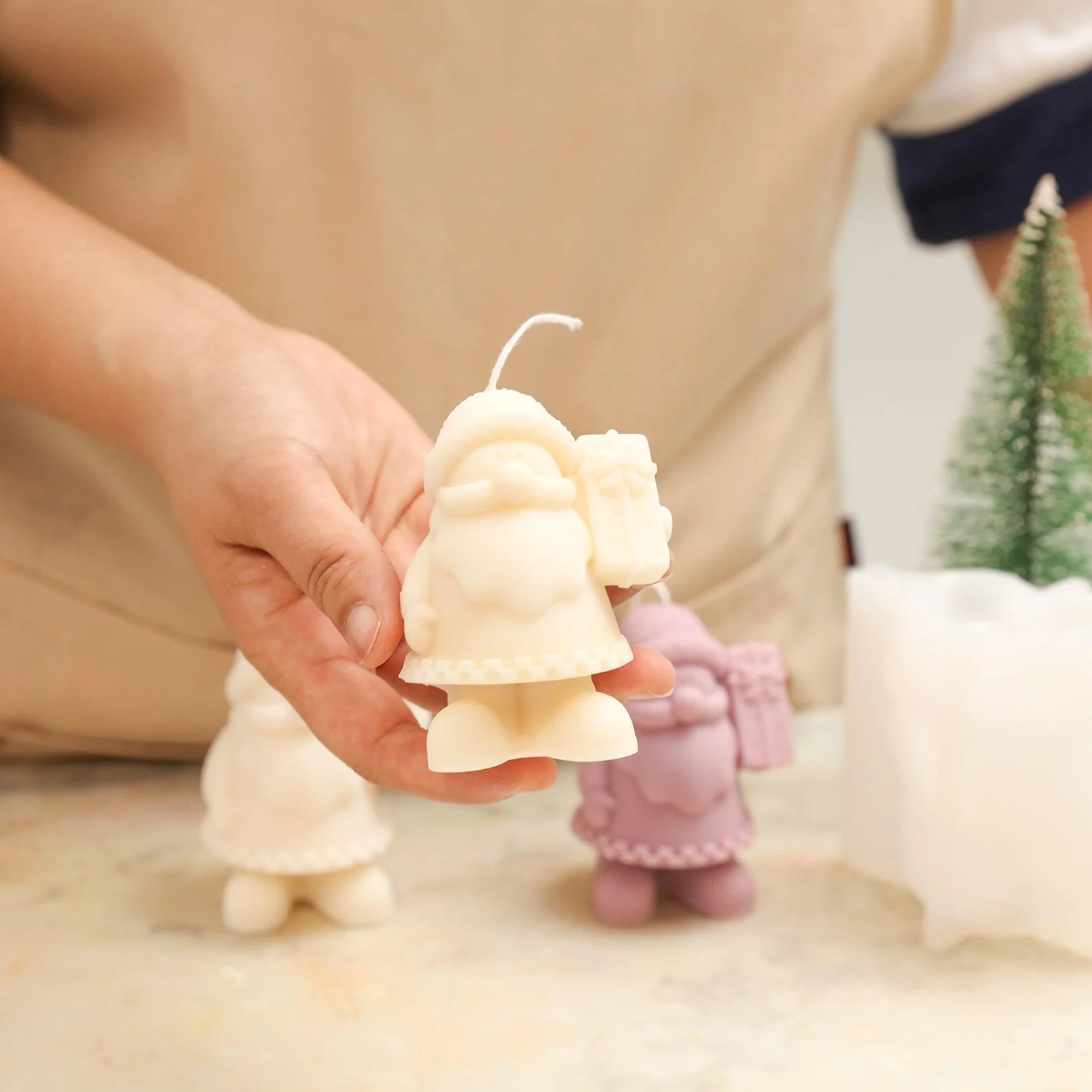 Gift-Giving Santa Claus Candle Silicone Mold - Image 3