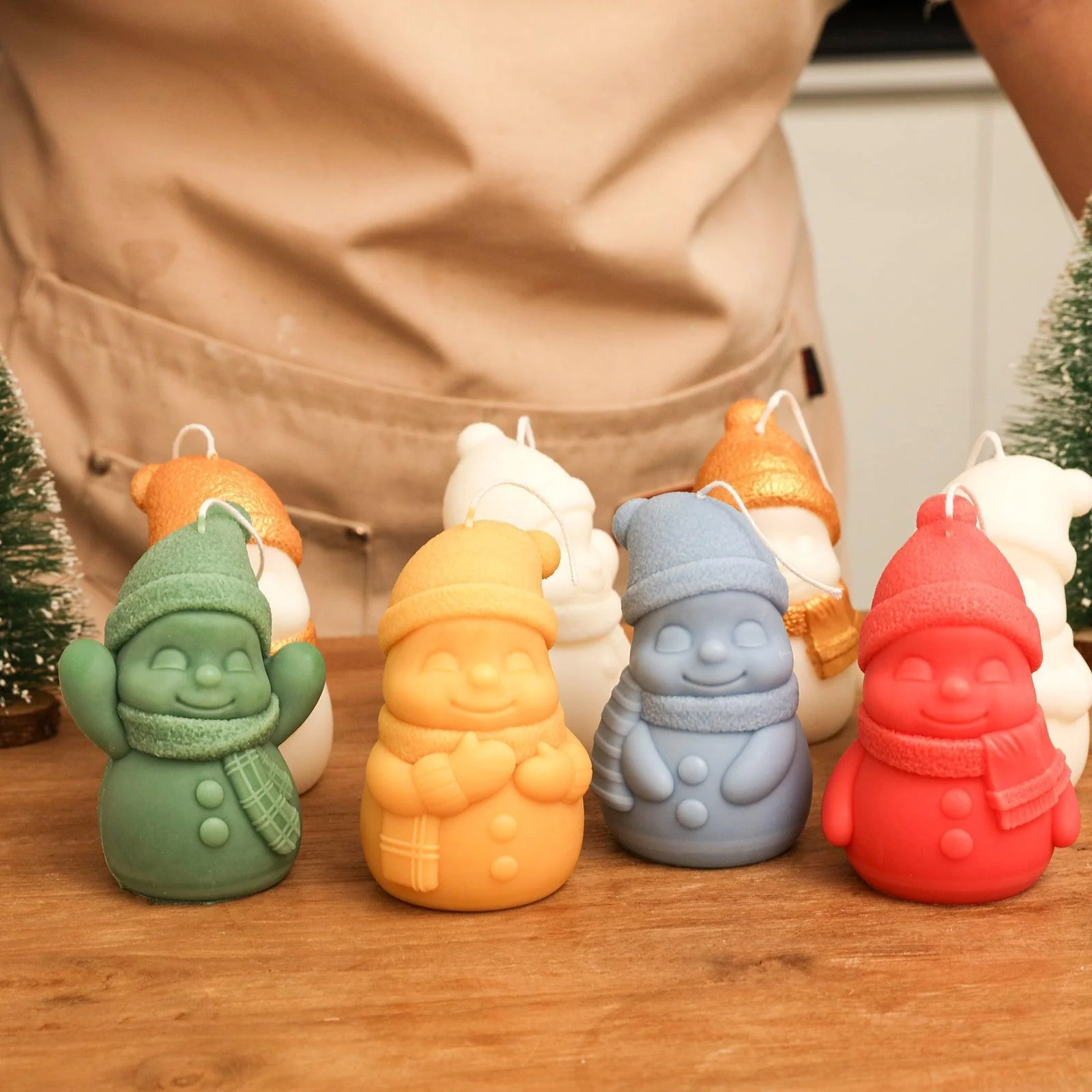 Hugging Snowman Candle Silicone Mold - Image 6