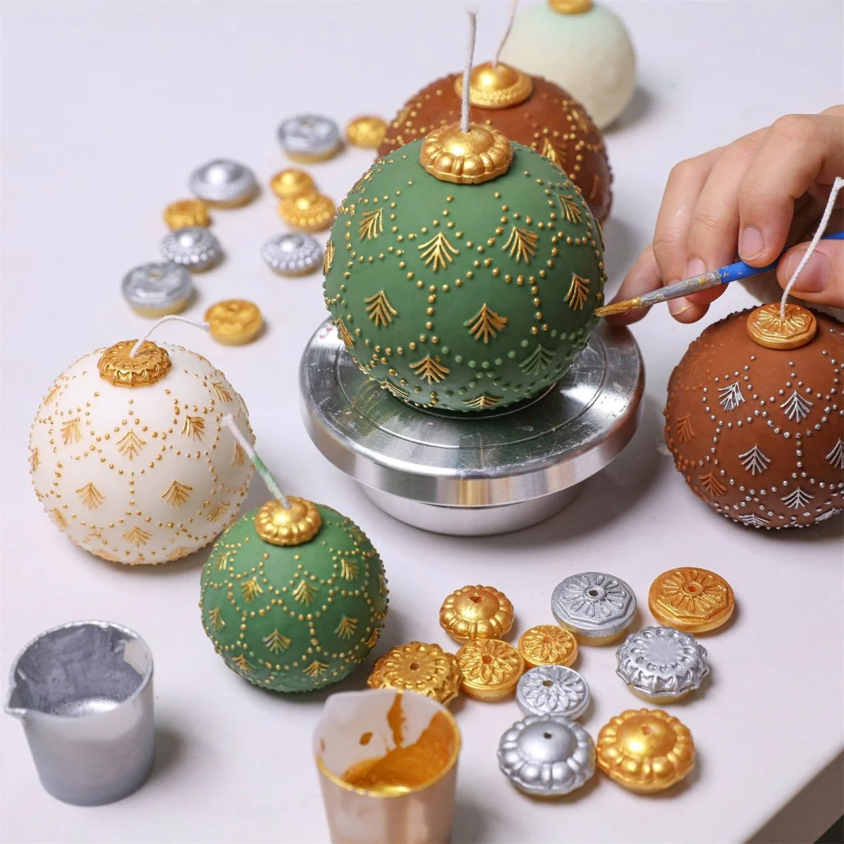 Ornate Lace Christmas Bauble Candle Silicone Mold - Image 6