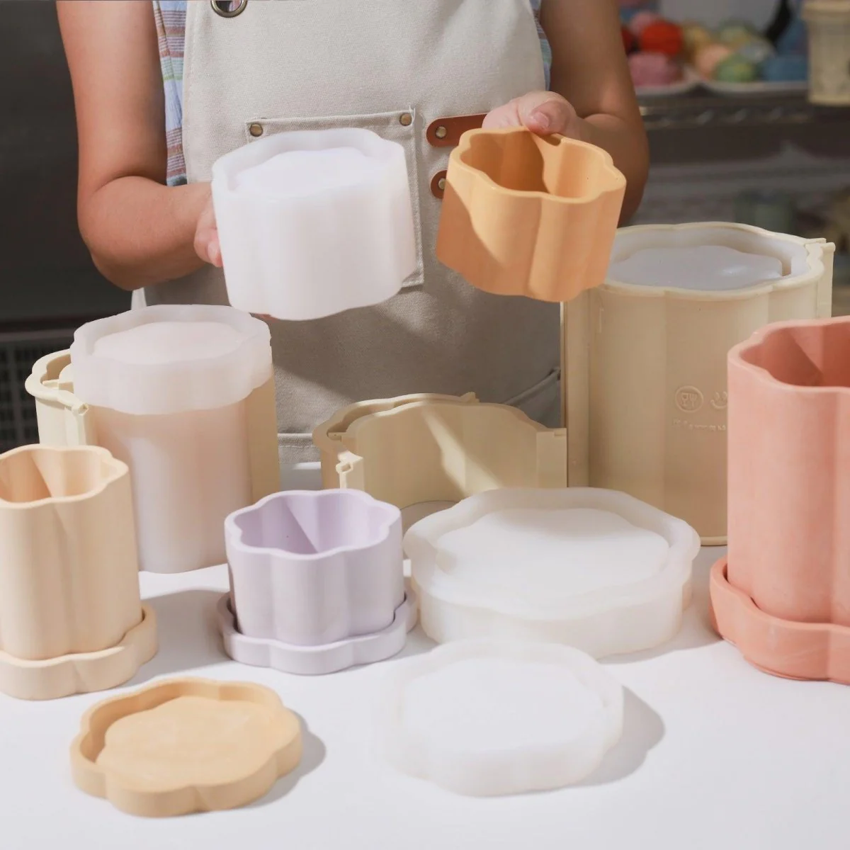 Floral Column Plant Pot Silicone Mold - Image 3