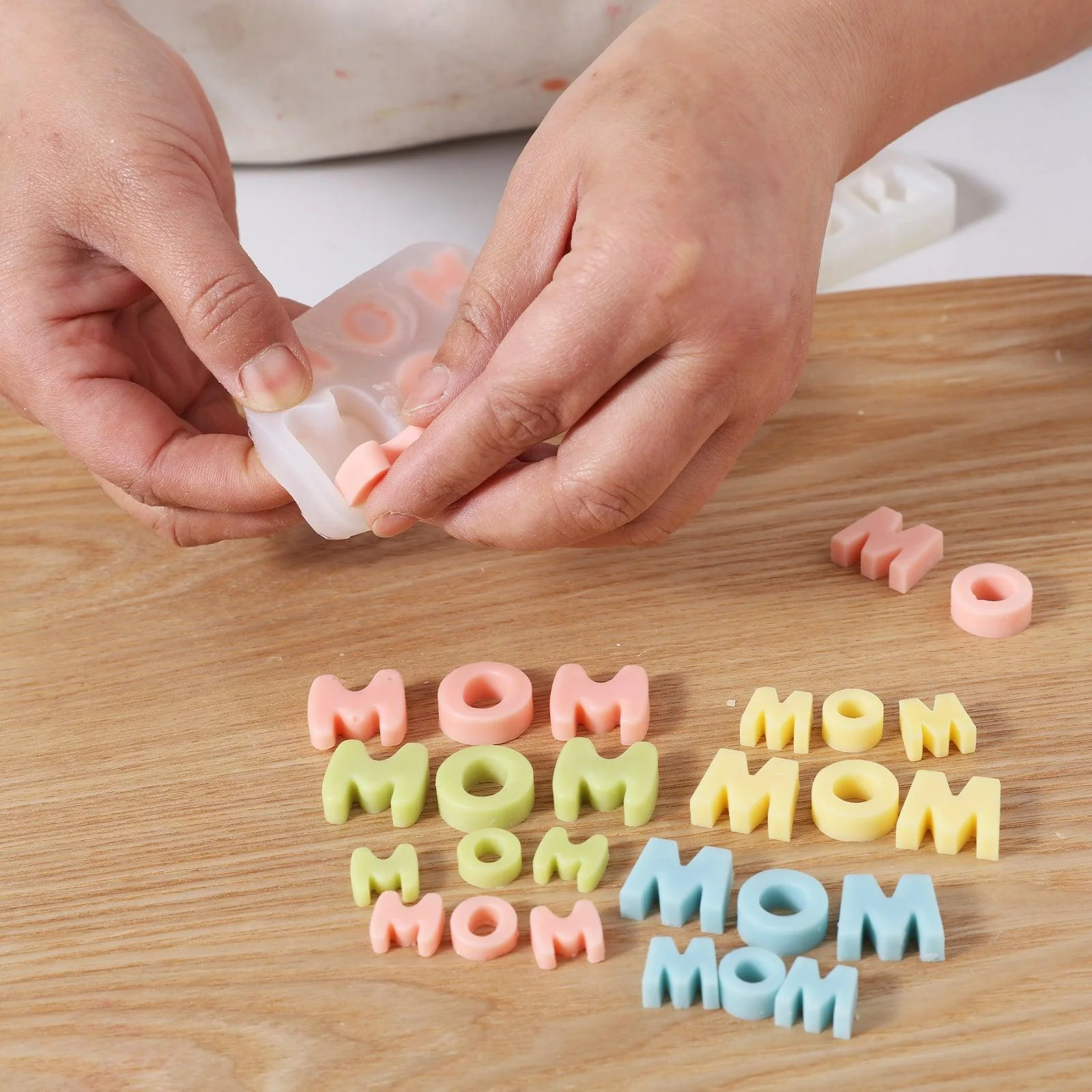MOM Shaped Letter Candle Silicone Mold -Ⅰ - Image 2